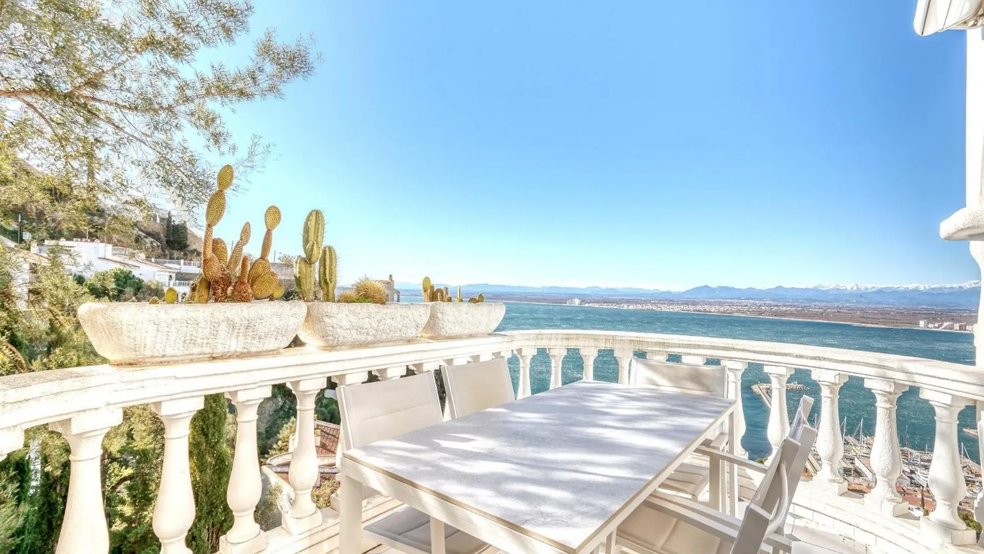 Apartment In Roses Near Sea ספרד