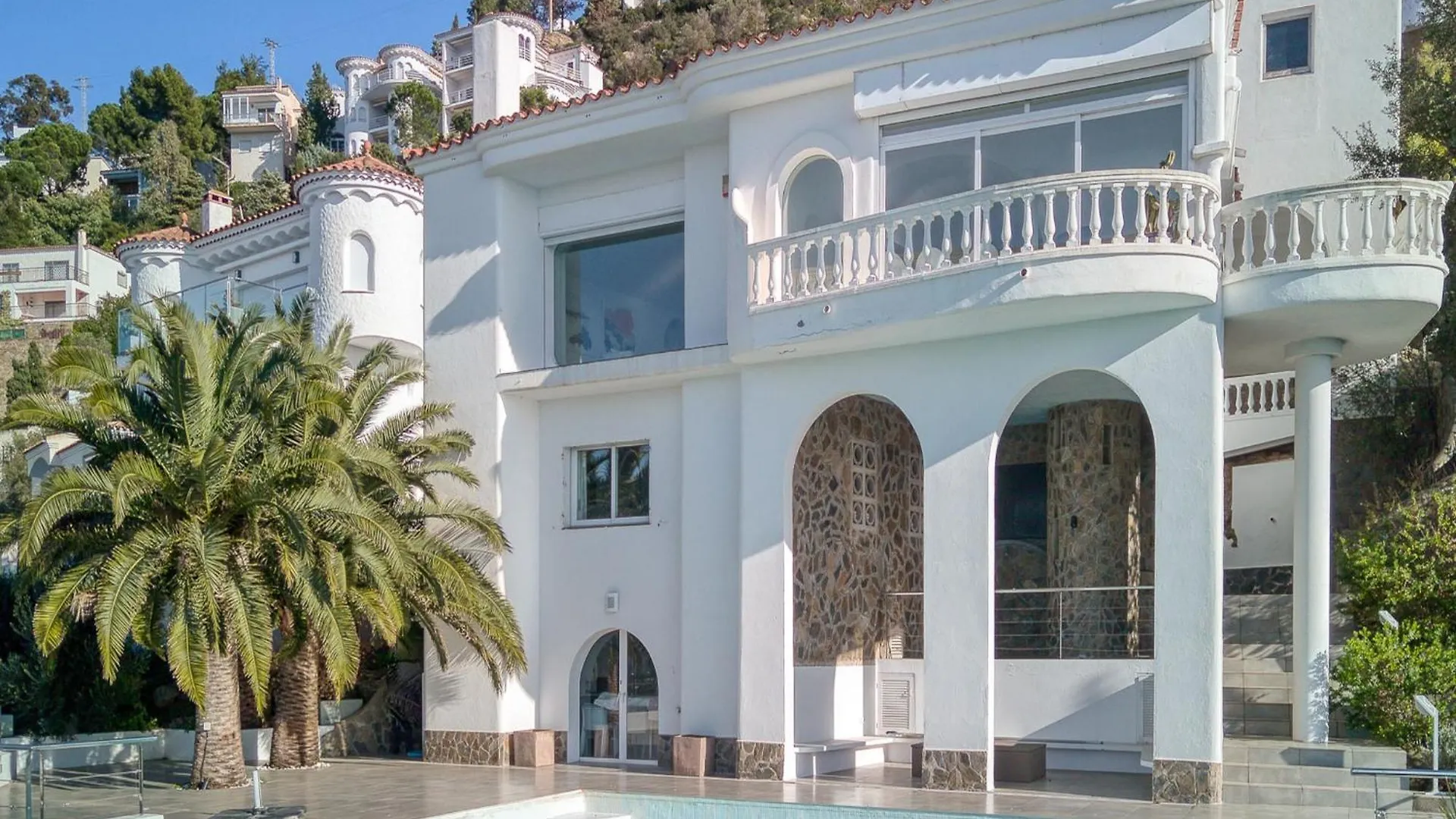 Apartment In Roses Near Sea