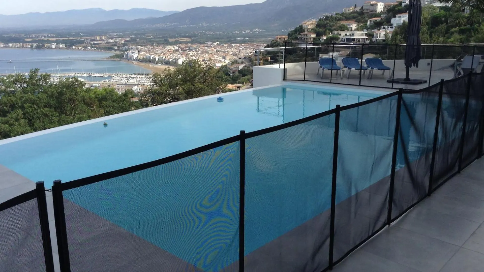 Apartment In Roses Near Sea Spanien