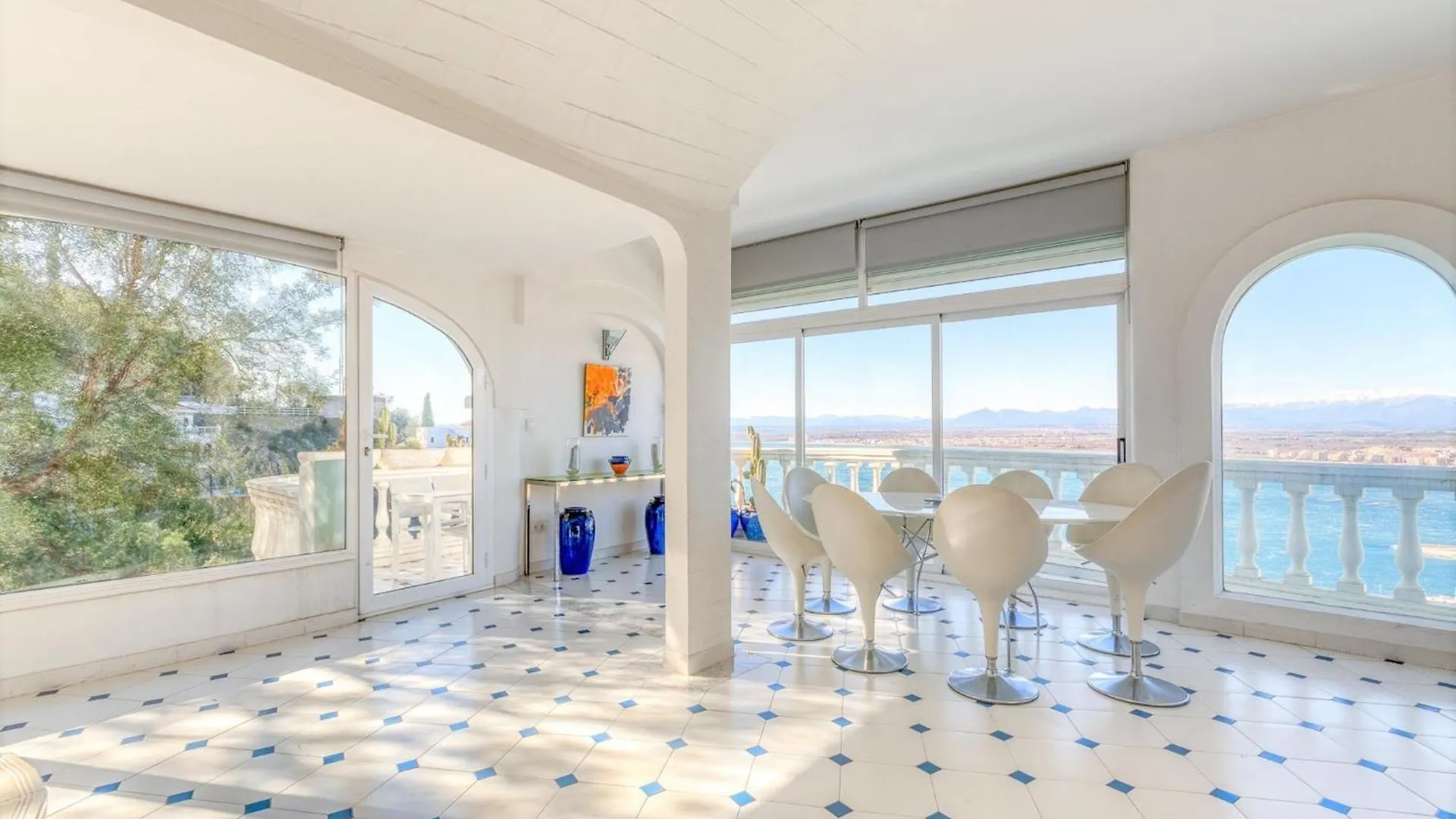 Apartment In Roses Near Sea